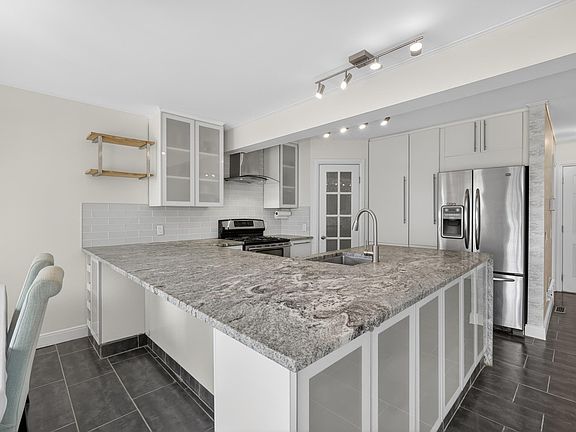 5th image of 11827 8th Ave NW