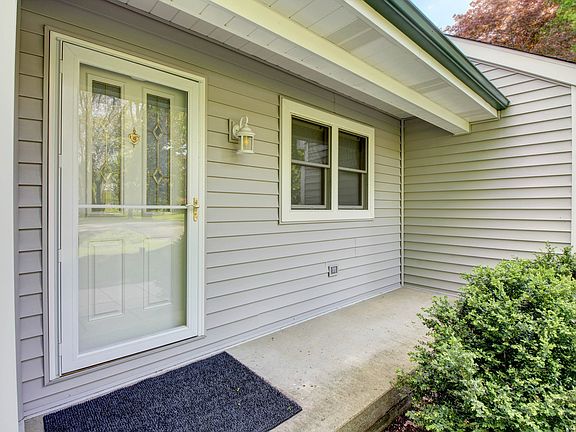 4th image of 37W979 Oak Dr