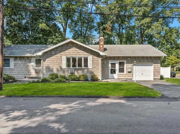 21 Armell Street, Huntington Station, NY 11746