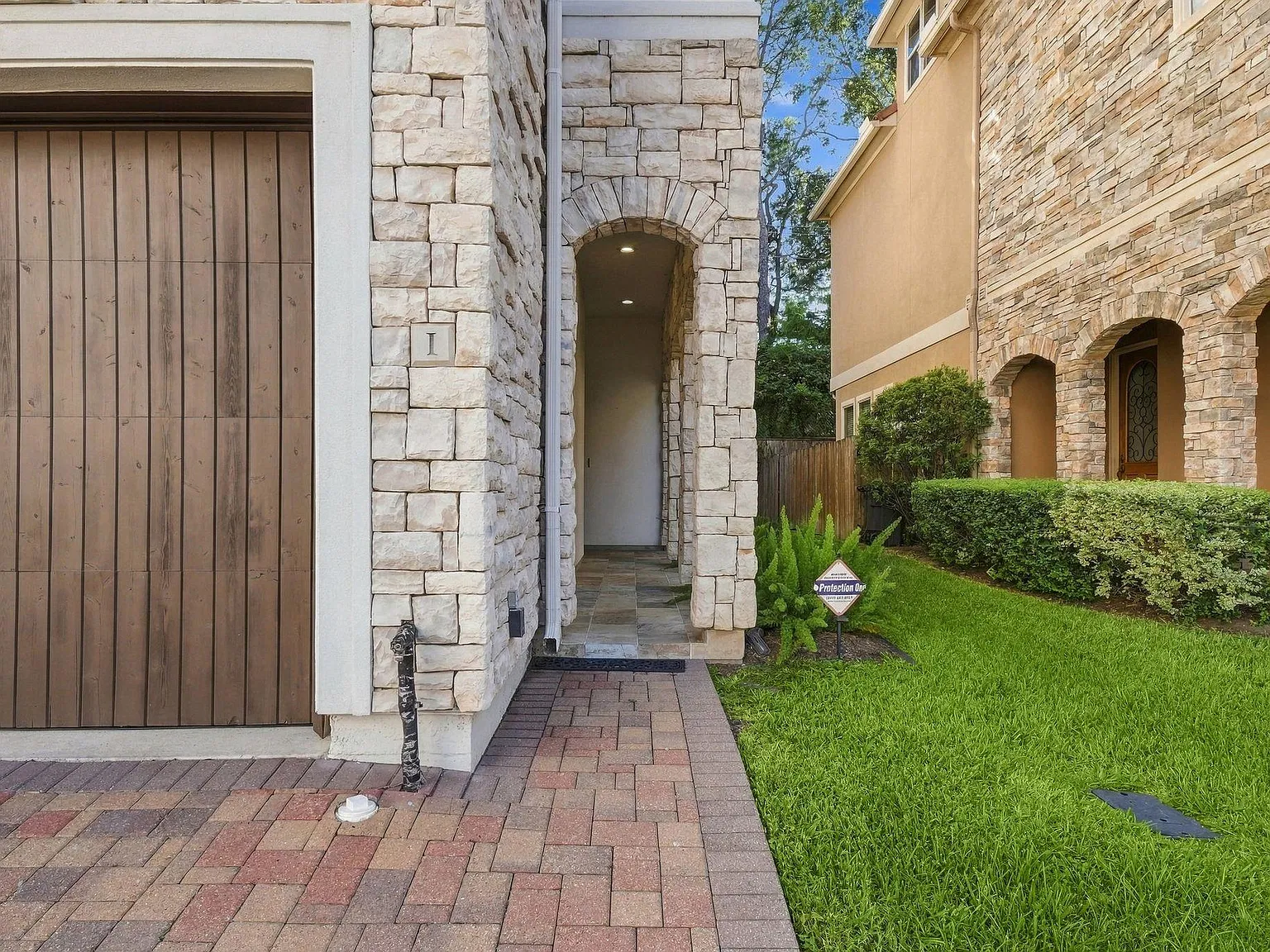 4 bed, 3.5 bath, 2481 sqft, $3,000 — Photo 3
