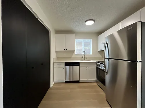 Inviting 2 Bedroom Home with Open Layout, Stainless Steel Appliances & Private Outdoor Retreat Photo 1 Inviting 2 Bedroom Home with Open Layout, Stainless Steel Appliances & Private Outdoor Retreat Photo 1