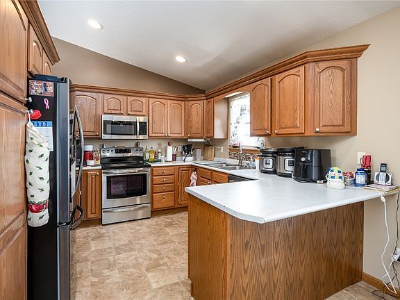 5th image of 601 Hope Ave