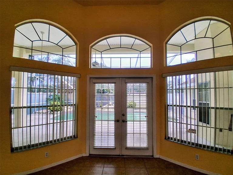 3392 Saint Ives Blvd — Photo 18