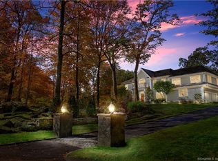 10 Fox Glen Dr, Stamford, CT 06903