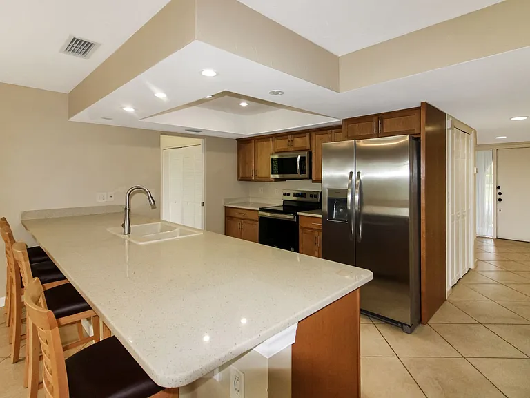 1036 N Cypress Point Dr — Photo 6