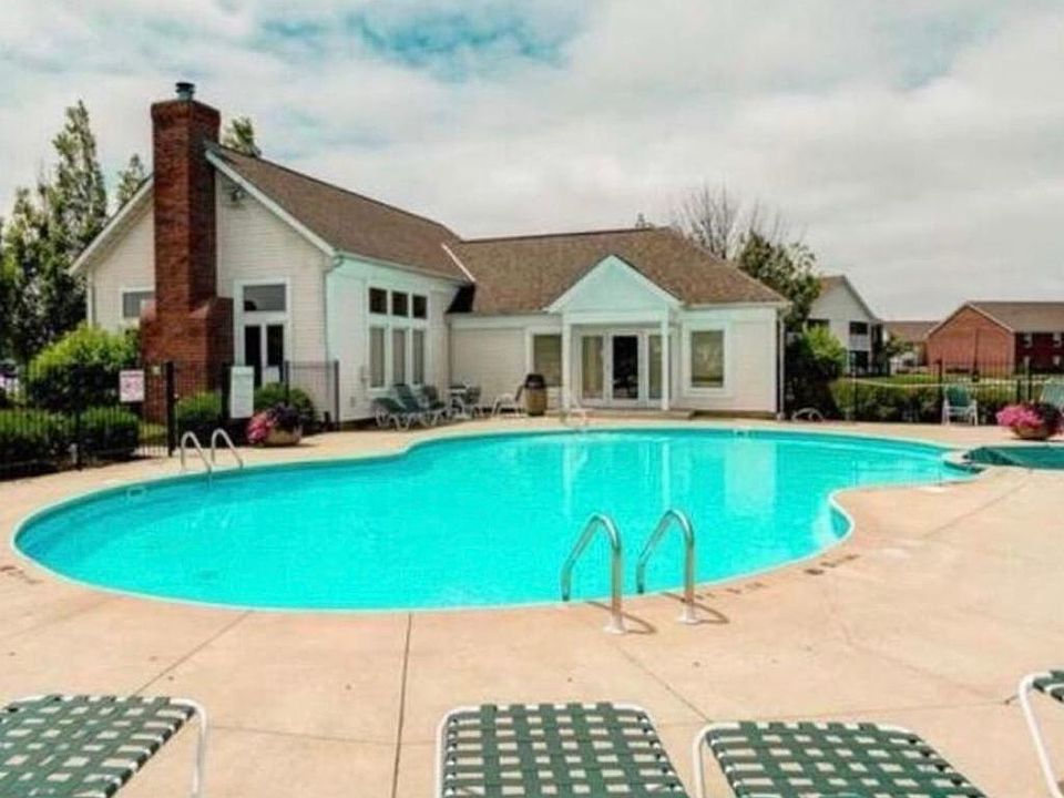 Clubhouse & Pool