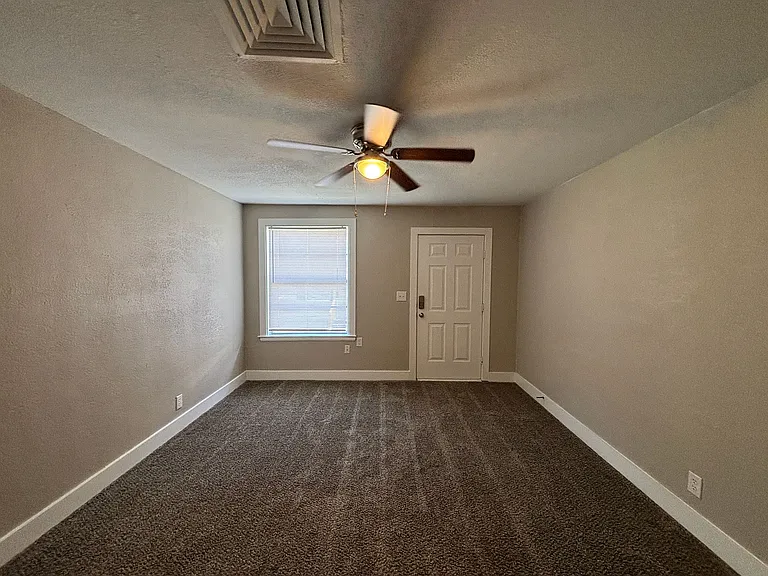 808 Jane Dr — Photo 4