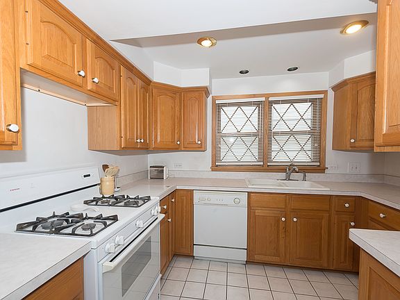 5th image of 3238 N Orange Ave