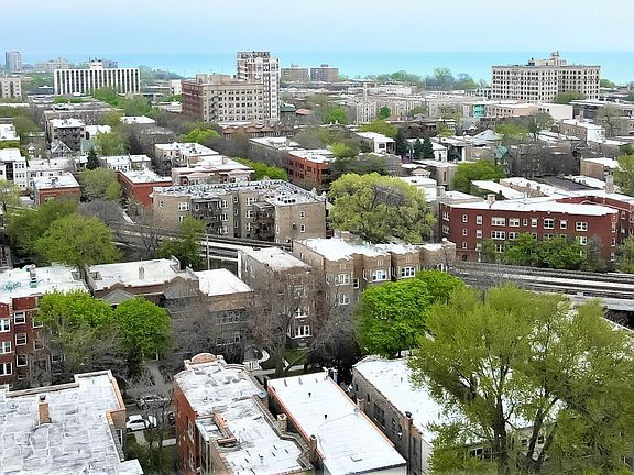 3rd image of 1321 W Loyola Ave