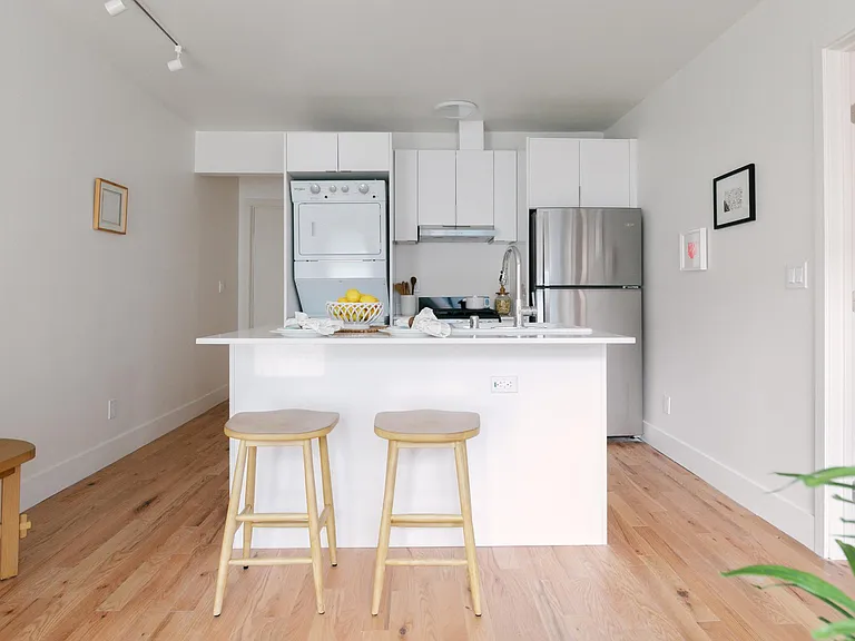 221 N Catalina St #9 — Photo 2