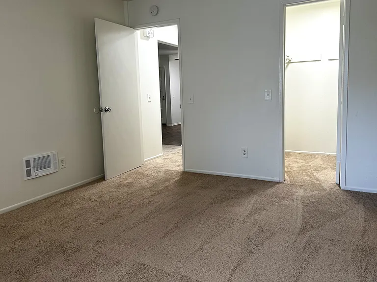 Garden View Apartments — Photo 31