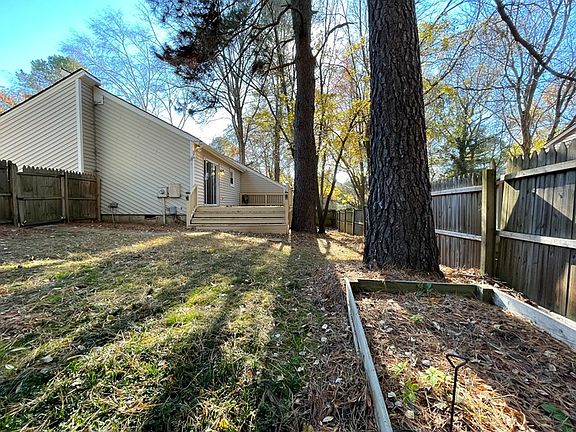 2nd image of 200 Glen Bonnie Ln