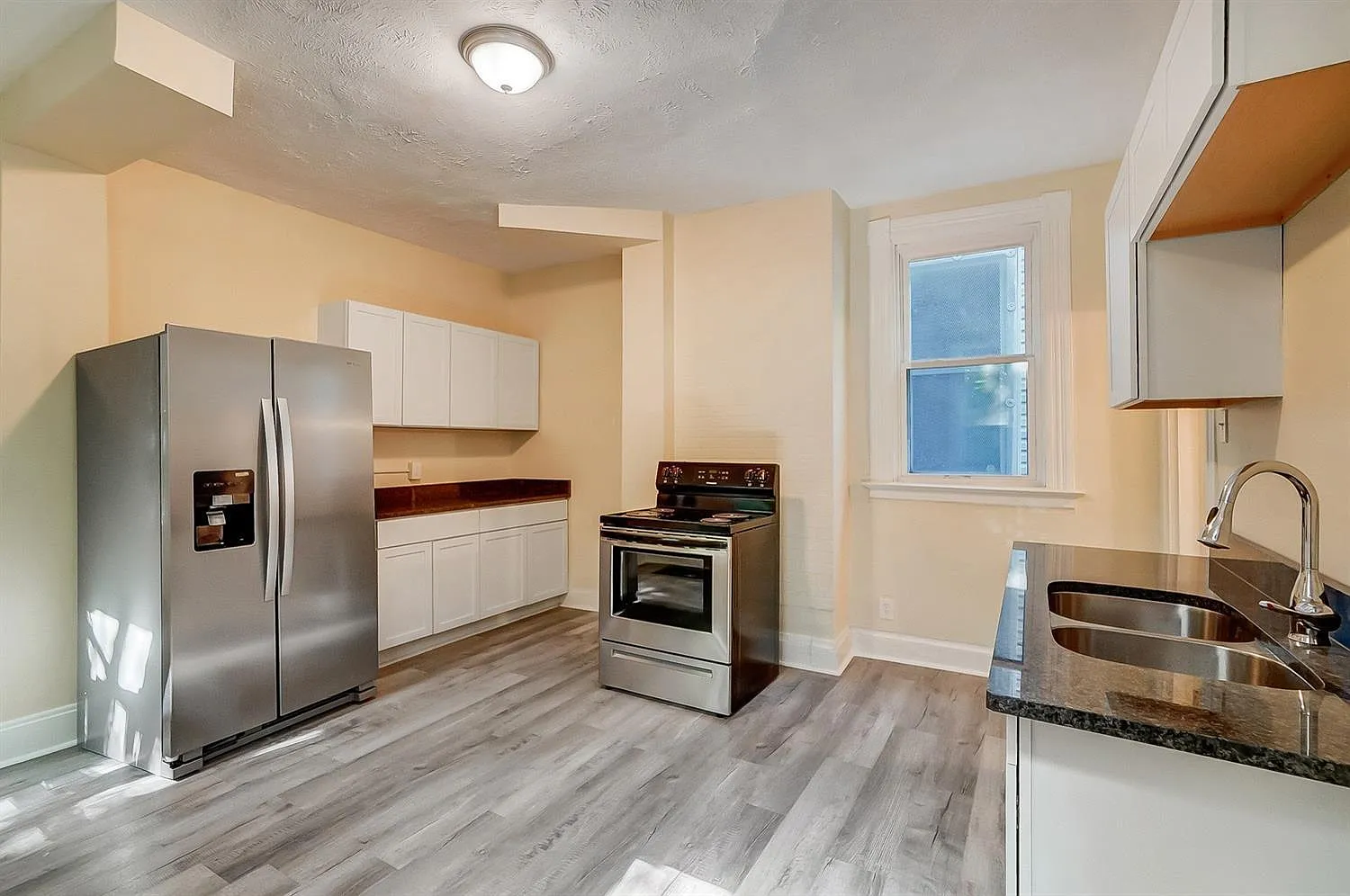5 bed, 2088 sqft, $650 — Photo 2