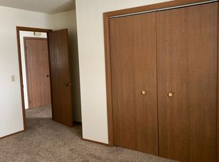2809 6th St SW APT 4, Minot, ND 58701