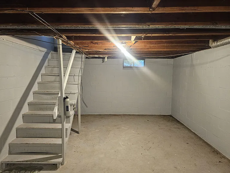 1062 Brentnell Ave — Photo 8