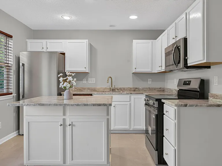 80 Tannenbaum Cir — Photo 11