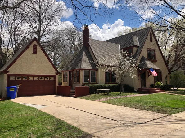 1112 8th St, Aurora, NE 68818