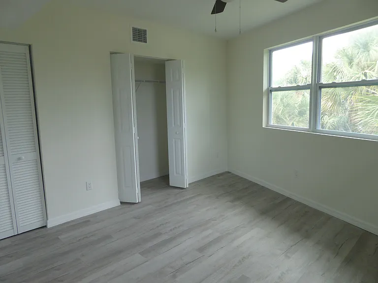 219 S Grandview Ave — Photo 36