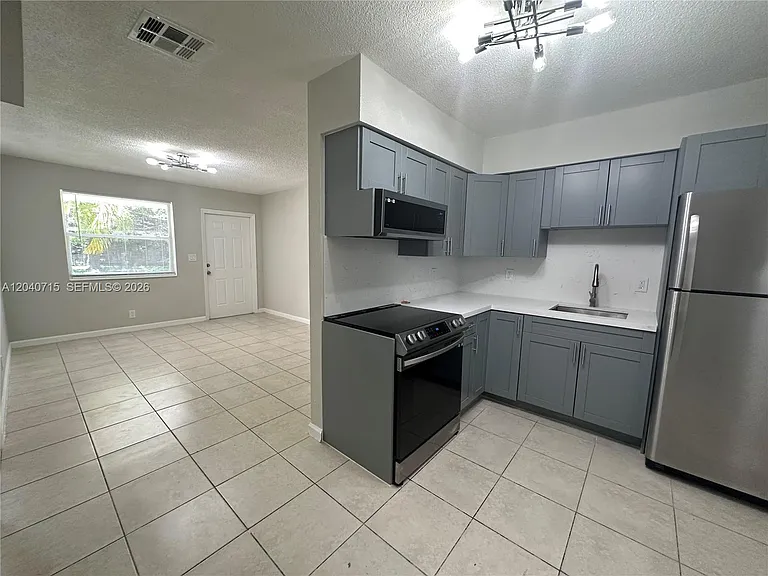 1645 NW 6th Ave #W — Photo 3