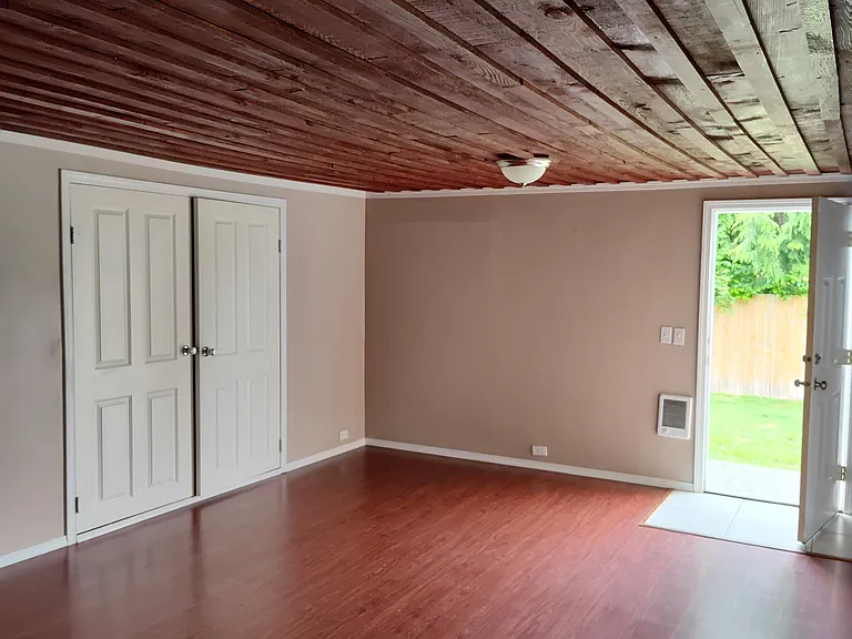1008 W Stockwell St — Photo 5