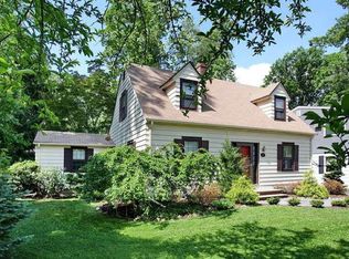 32 Oakhill Rd, Midland Park, NJ 07432