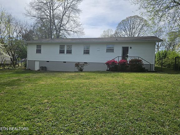 3rd image of 3200 Hazelwood Rd