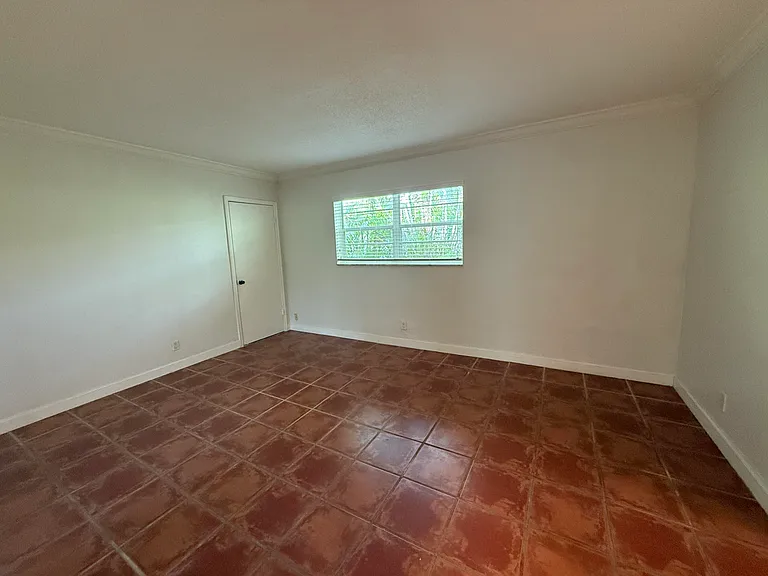 1640 NE 4th Pl #2 — Photo 10