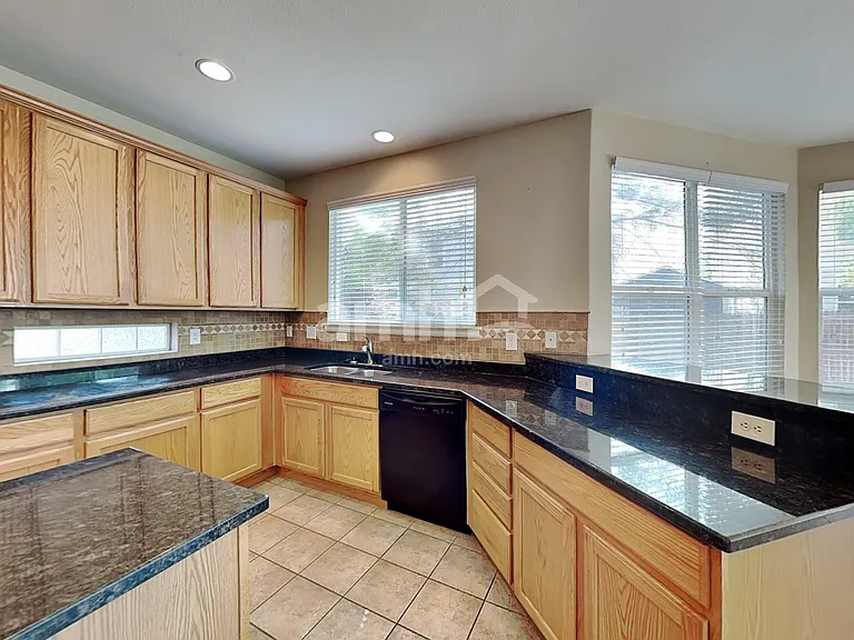 13725 Kearney St — Photo 4