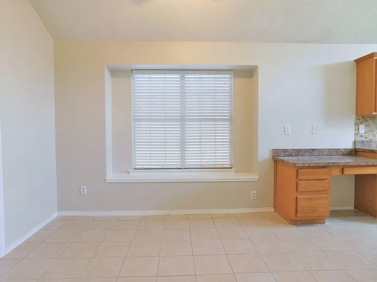 2409 Westview Trl — Photo 10
