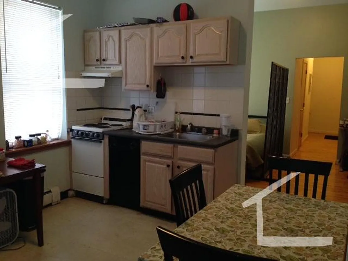 Building Photo - 208 Chestnut Hill Ave #4