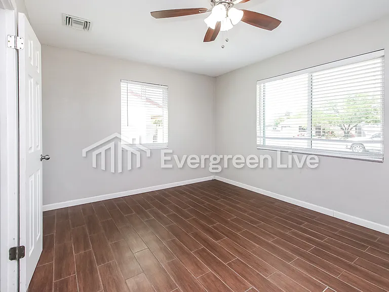 3726 E 25th St — Photo 10