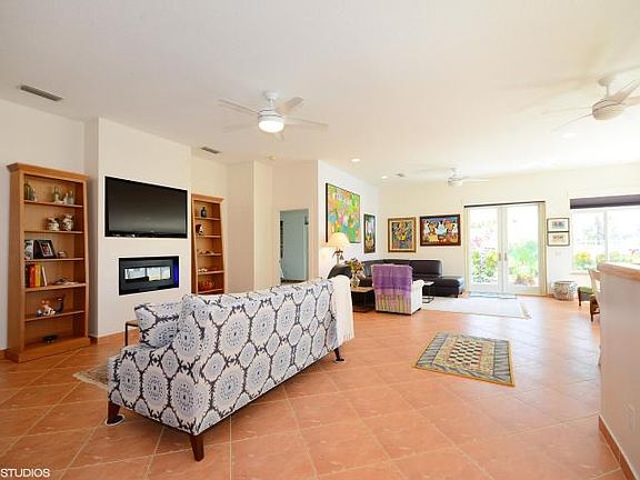 4th image of 930 Bear Island Cir