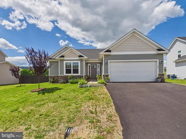 185 Twickenham Dr, Martinsburg, WV 25403
