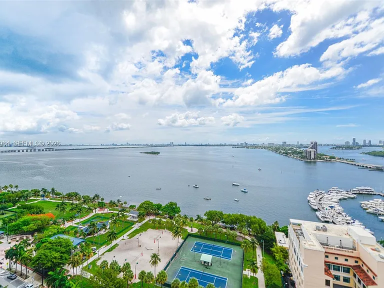 1750 N Bayshore Dr #2402 — Photo 3