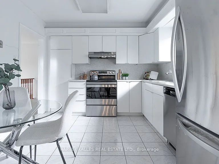 135 Combe Ave — Photo 16