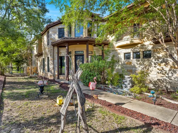 1 Treehaven Ln, The Hills, TX 78738