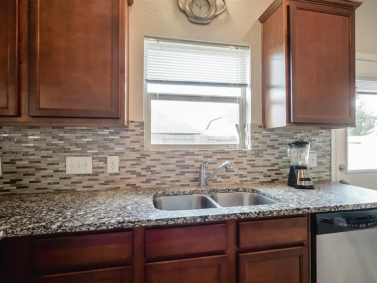 8730 Sunny Gallop Dr — Photo 15
