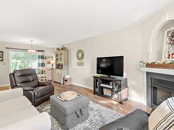 4th image of 149 Hazelwood Dr