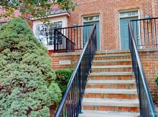 39609 Springwater Dr #90, Northville, MI
