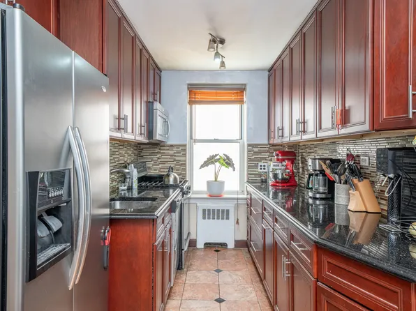 153 Bennett Avenue image 3 of 23