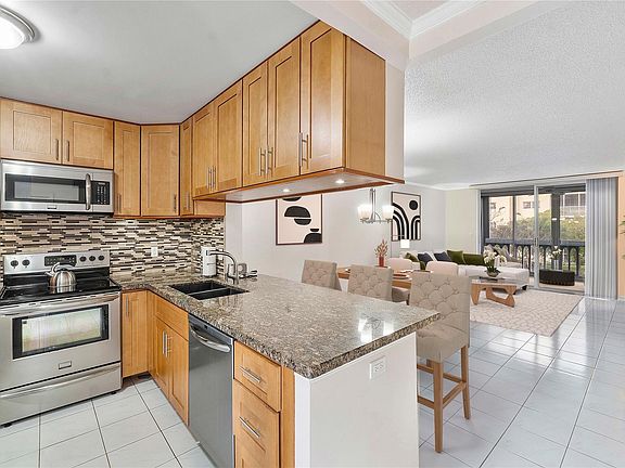 3rd image of 610 NE 12th Avenue #204