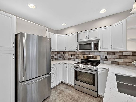 3rd image of 124 Mills Rd Unit 27