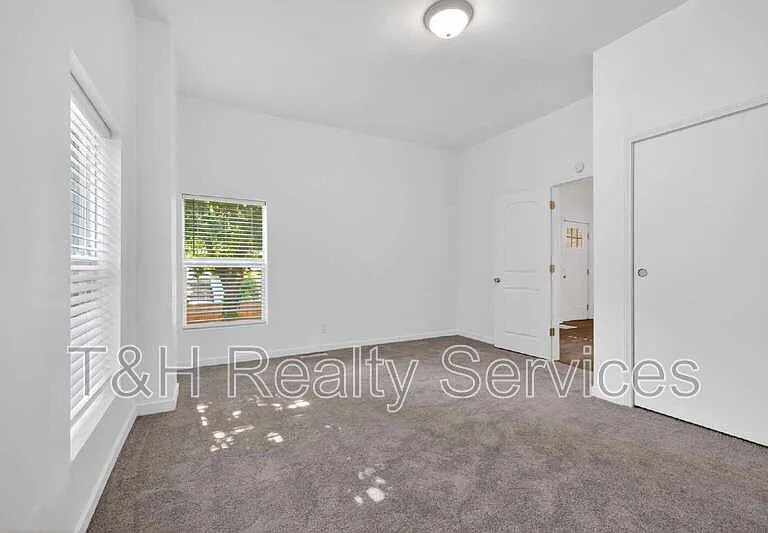 210 N Keystone Ave — Photo 21