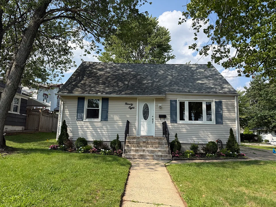 98 Craske St