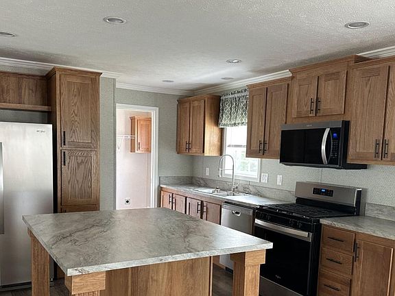 3rd image of 43 Evergreen Ln