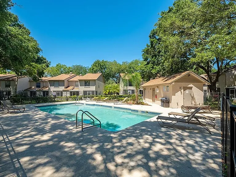 2134 Fletchers Point Cir #2134 — Photo 10