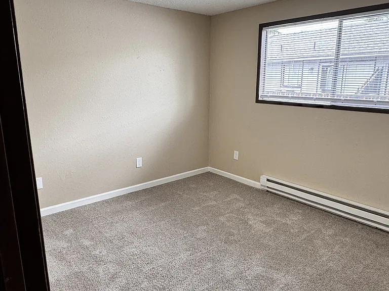 427 Hewitt Ave #13 — Photo 9
