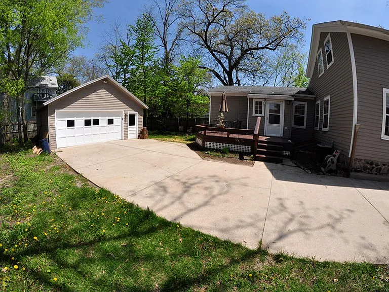 431 Lyon St NE — Photo 2