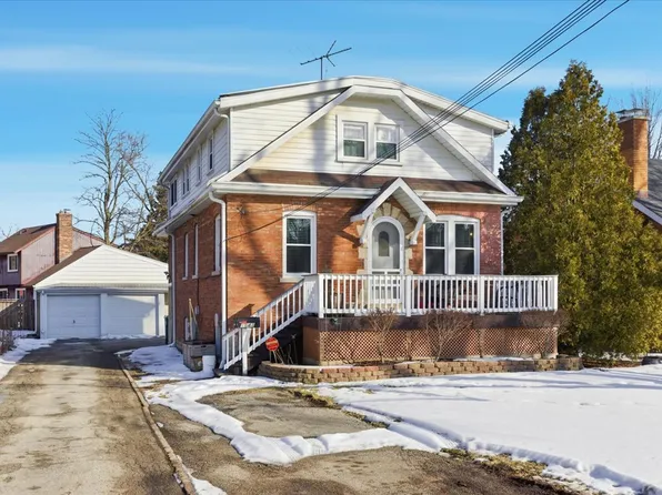 1643 Harding Rd, Northfield, IL 60093