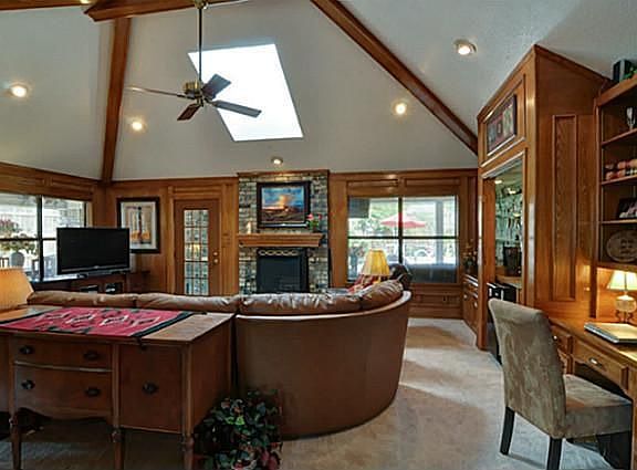 Huge Great Room w Built-ins, Beamed Ceiling & Skylight! Excellent Storage Thru-out!